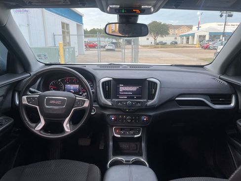 Used 2023 GMC Terrain SLE w/ Driver Convenience Package image 10