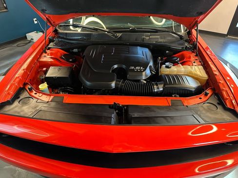Used 2016 Dodge Challenger SXT RWD image 21