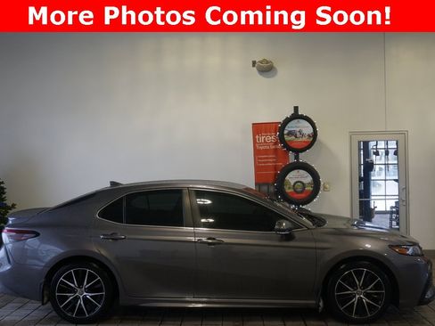 Used 2023 Toyota Camry SE image 2