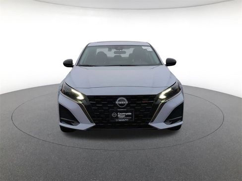 Used 2025 Nissan Altima 2.5 SR w/ SR Premium Package image 2