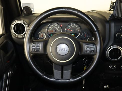 Used 2012 Jeep Wrangler Unlimited Sahara w/ Connectivity Group AWD/4WD image 7