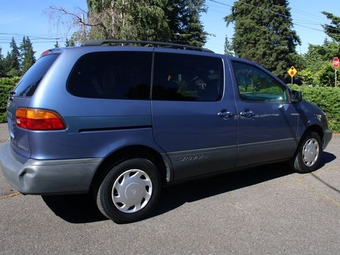 Used 1999 Toyota Sienna LE FWD image 3