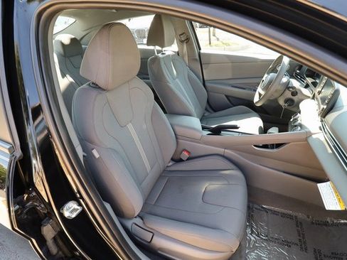 Used 2024 Hyundai Elantra SE image 44