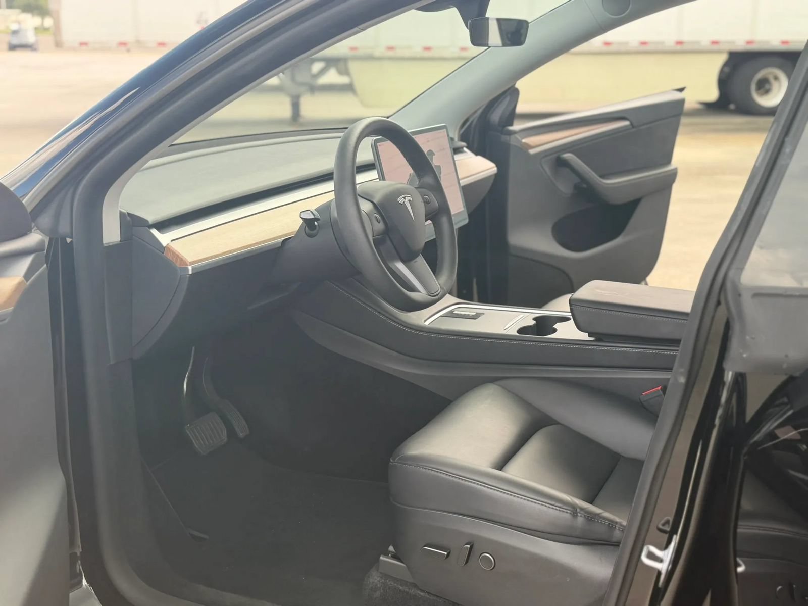Used 2023 Tesla Model Y Long Range AWD/4WD image 17