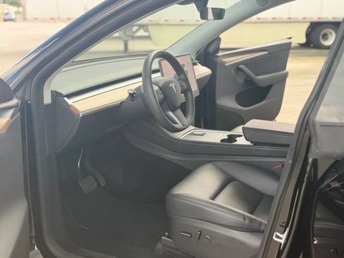 Used 2023 Tesla Model Y Long Range AWD/4WD image 17