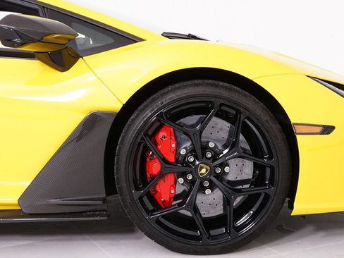 Used 2025 Lamborghini Revuelto AWD/4WD image 16