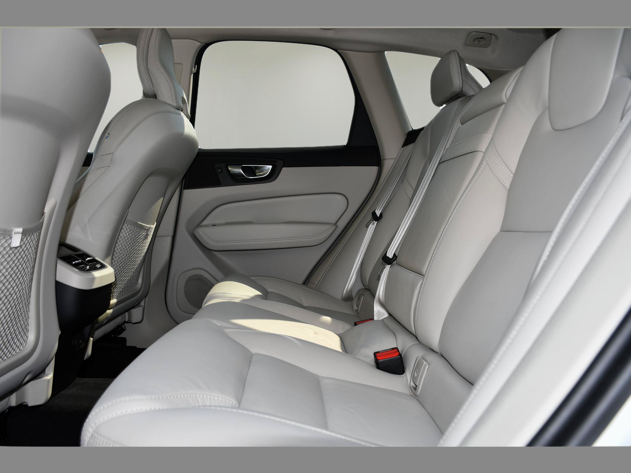 Used 2022 Volvo XC60 B5 Inscription w/ Protection Package FWD image 16