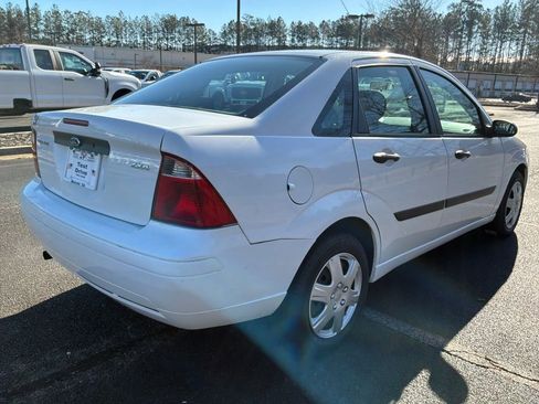 Used 2005 Ford Focus ZX4 Sedan image 5