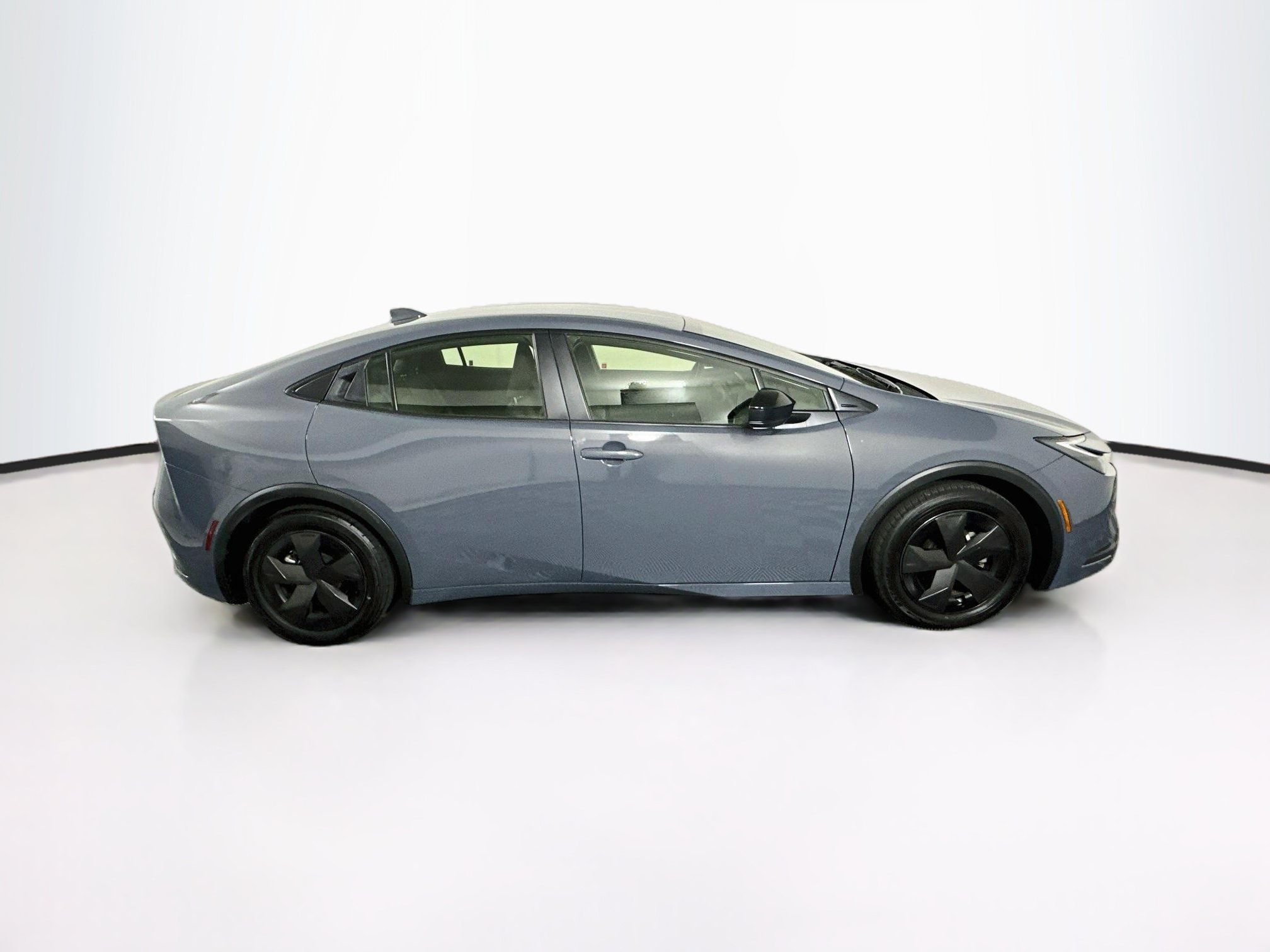 Used 2025 Toyota Prius LE FWD image 10