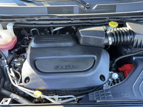 Used 2023 Chrysler Pacifica Touring-L w/ S Appearance Package image 39