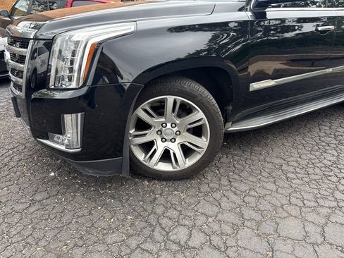 Used 2015 Cadillac Escalade ESV Luxury AWD/4WD image 2