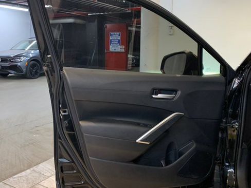 Used 2022 Toyota Corolla Cross XLE w/ Convenience Package image 12