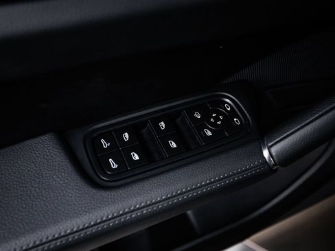 Certified 2023 Porsche Cayenne Platinum Edition AWD/4WD image 22