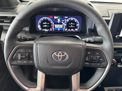 Used 2025 Toyota Tacoma TRD Off-Road AWD/4WD image 14