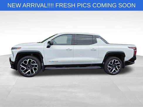 Certified 2025 Chevrolet Silverado EV RST image 3