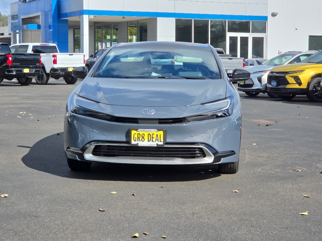 Used 2024 Toyota Prius Prime Premium FWD image 3