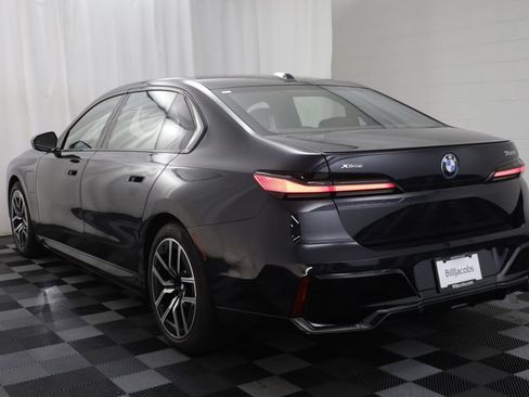Used 2026 BMW 750e xDrive w/ Executive Package AWD/4WD image 18