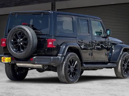 Used 2025 Jeep Wrangler Unlimited Sahara AWD/4WD image 4