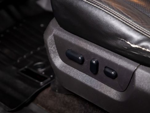 Used 2015 Ford F250 Lariat w/ Lariat Interior Package image 11