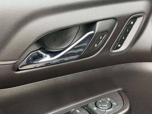 Used 2019 GMC Acadia SLT w/ LPO, Floor Liner Package AWD/4WD image 17