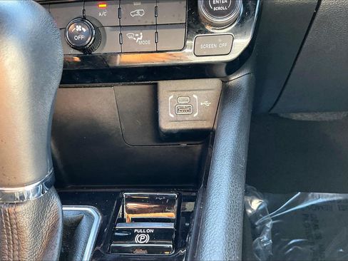 Used 2023 Jeep Compass Latitude AWD/4WD image 35