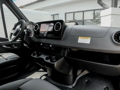 Used 2025 Mercedes-Benz Sprinter 2500 image 23