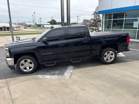 Used 2018 Chevrolet Silverado 1500 LT w/ LT Eassist Package AWD/4WD image 4