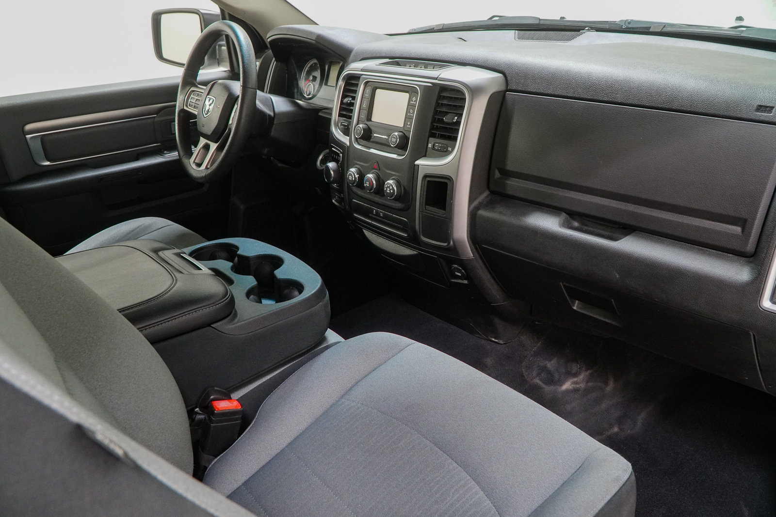 Used 2022 RAM 1500 Classic SLT AWD/4WD image 32