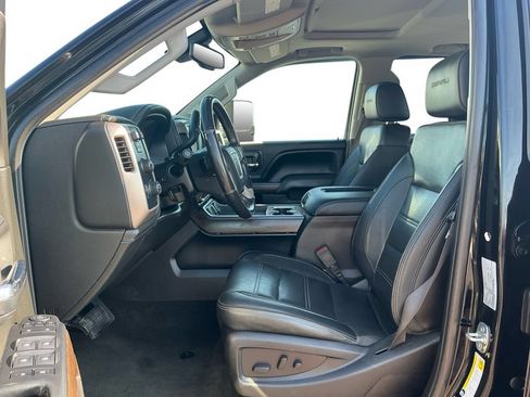 Used 2017 GMC Sierra 2500 Denali w/ Suspension Package, Off-Road AWD/4WD image 14