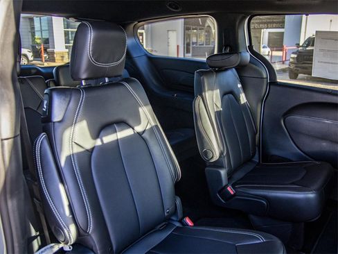 New 2026 Chrysler Pacifica Select w/ S Appearance Package image 22