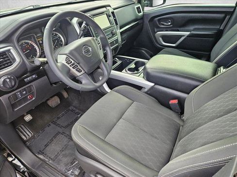 Used 2018 Nissan Titan SV w/ SV Convenience Package image 11