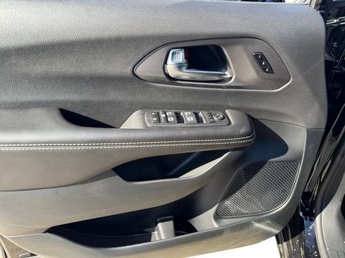 New 2026 Chrysler Pacifica Select AWD/4WD image 10