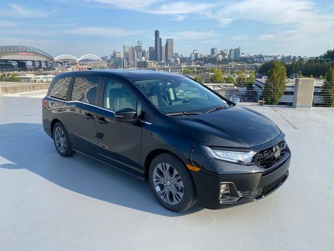 New 2026 Honda Odyssey Touring image 3