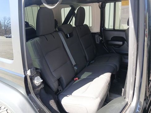 Used 2020 Jeep Wrangler Unlimited Sport S image 21