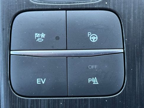 Used 2022 Ford Escape Titanium w/ Titanium Premium Package FWD image 25