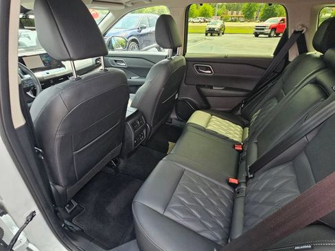 Certified 2025 Nissan Rogue Platinum w/ Platinum Premium Package FWD image 14