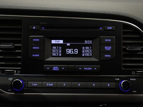 Used 2018 Hyundai Elantra SE w/ Cargo Package image 16