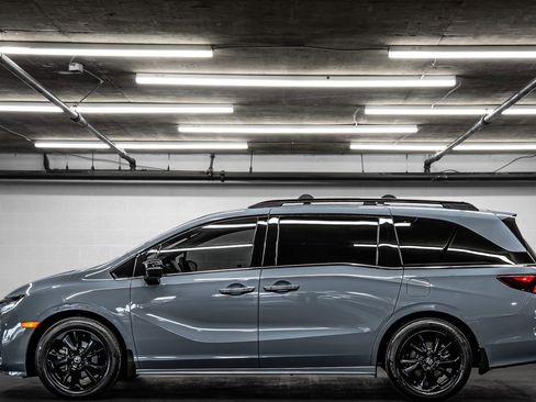 Used 2024 Honda Odyssey Sport image 2