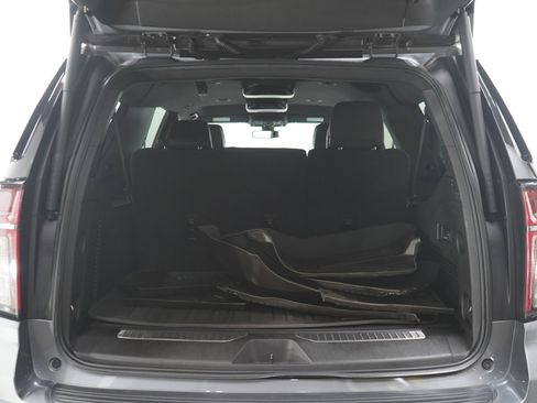 Used 2021 Chevrolet Suburban Z71 w/ Z71 Off-Road Package AWD/4WD image 18