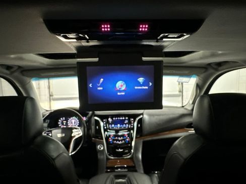 Used 2019 Cadillac Escalade ESV Premium Luxury AWD/4WD image 25