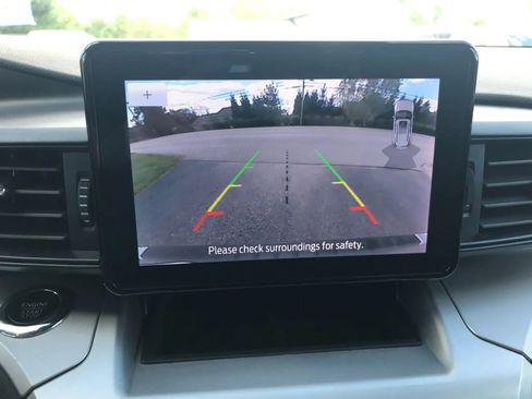 Used 2022 Ford Explorer XLT image 23