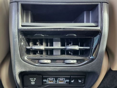 Used 2022 Jeep Grand Cherokee Limited image 15