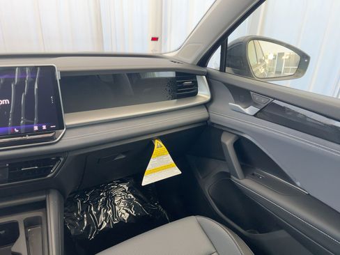 New 2026 Volkswagen Tiguan SE image 23