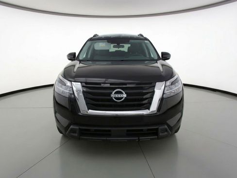Used 2025 Nissan Pathfinder SV FWD image 2