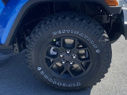 New 2025 Jeep Gladiator Willys image 11