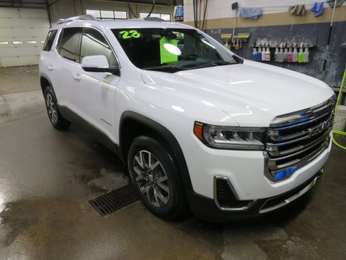 Used 2023 GMC Acadia SLE w/ Driver Convenience Package image 1