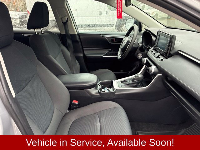 Used 2021 Toyota RAV4 LE AWD/4WD image 9