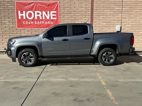 Used 2022 Chevrolet Colorado Z71 image 2