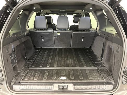 Used 2024 Land Rover Discovery Dynamic SE image 24