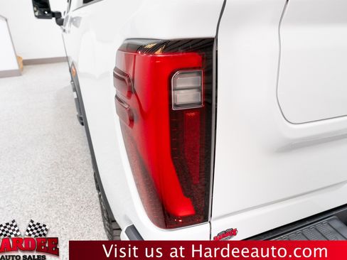 Used 2024 GMC Sierra 2500 Denali w/ Technology Package image 9